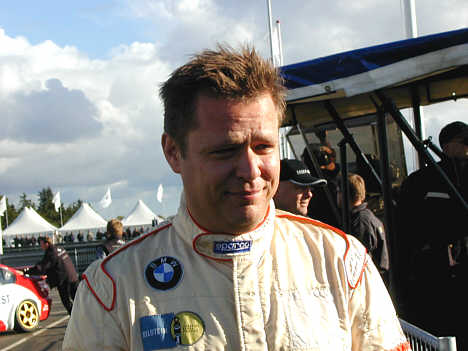 Jens Winther Jr. ser lidt beklemt ud inden hans første tur på banen i Team Essex Invest's BMW.
(Foto: Motorsporten.dk)